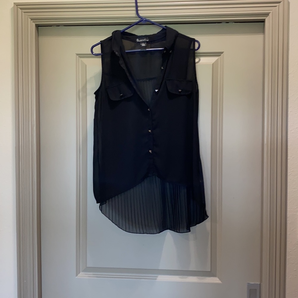 Sleeveless Sheer high-low top -L